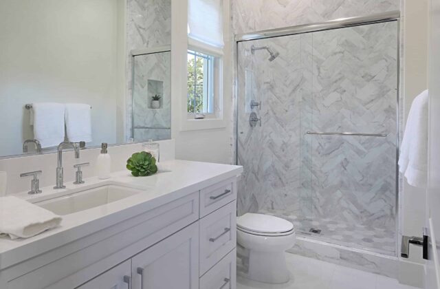 Interior_Design_Bathroom_Mirror_Toilet_585615_4000x3642-scaled